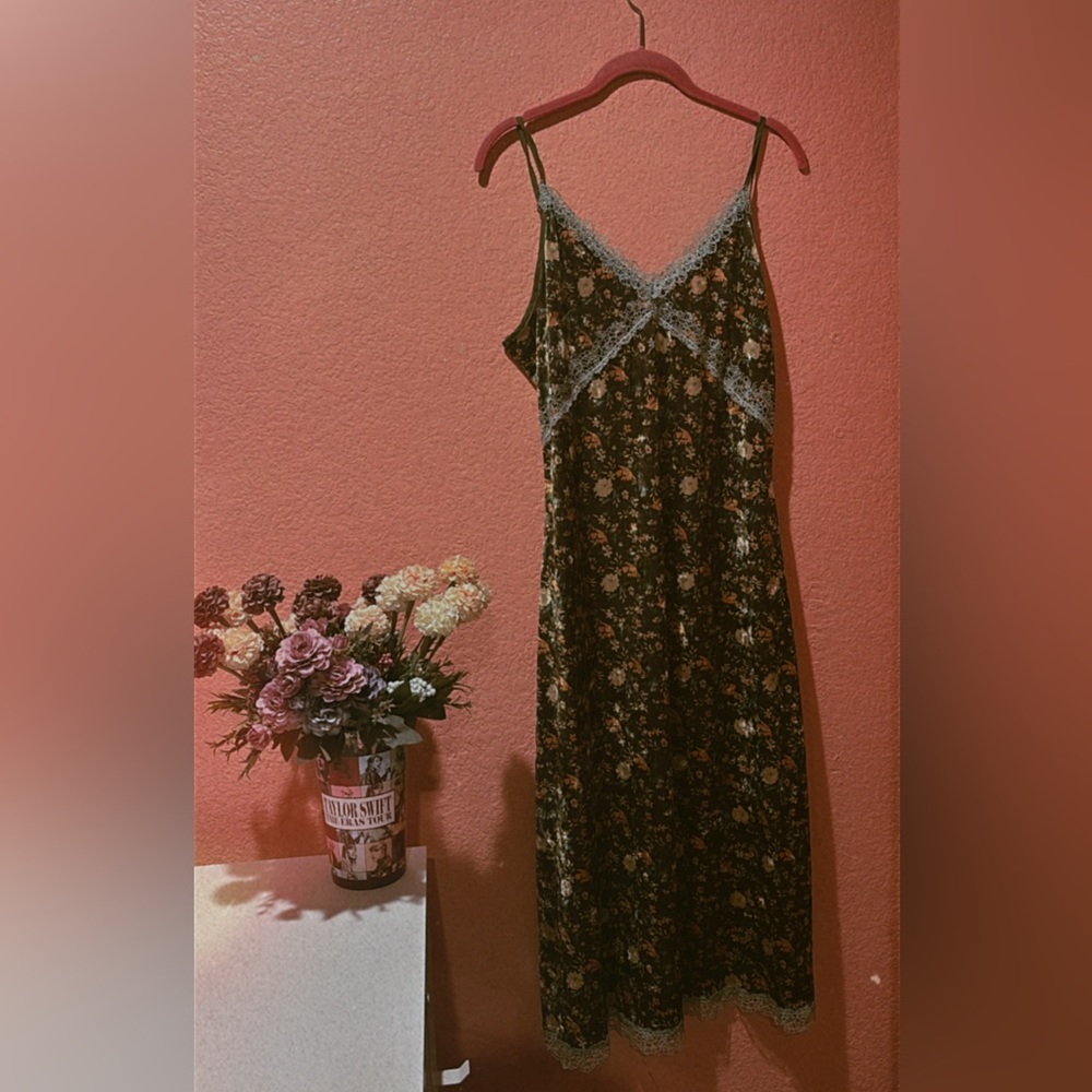 CIDER DITSY FLORAL LACE TRIM CAMI MIDI DRESS